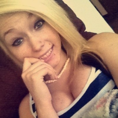 Sammie .
19. 
Minnesota . ⛄️
Follow me & ill follow back . ❤️