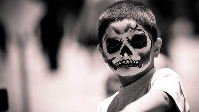 I'm a boy from Allahabad having different view about society and it's fellows.. m a boy with spikes and snikers ... don't believe in giving damm to bitches