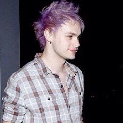 Free follow from @ACDCLlFFORD because you're awesome have a great day ily ️