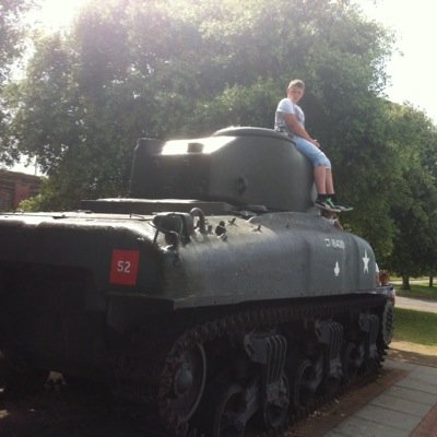 tyziniecbartek's profile picture. Roses are red vilits are blue u follow me and ile follow u