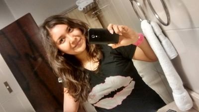 Mujer, esposa y madre viajera, en mi país abogada, fuera de mi país estudiante.