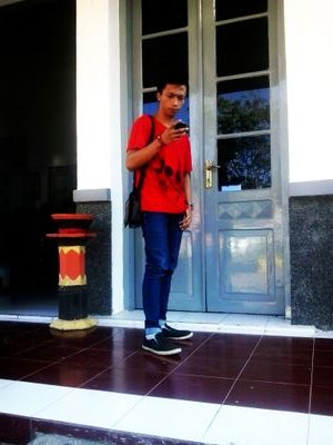 ketahuilahh orang yg spesial akn trkalahkan dgn orang yg slalu ada...
:) so jgn siasiakn orang yg slalu ad buat lo ..