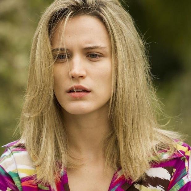 Bianca Bin viverá Vitória em nova novela das 18h da Rede Globo, Boogie Oogie. Twitter dedicado a personagem da trama. 
Instagram: vitoriaastuta .