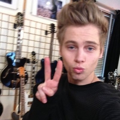 Follow back on @hxIeigh she just gave you a free follow ~ ask her for a fb :)