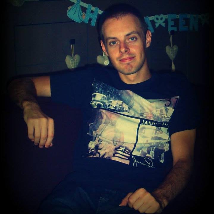 Belgian fan of the @BellaTwins, both great diva wrestlers. I also love #music and #movies. Supporter of  #clubbrugge.