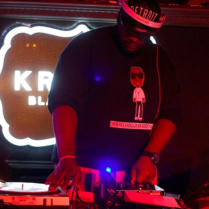 International Dj/ Club Promoter/ Event Coordinator/ @teamhighdjs High Definition Dj Service/Mixtape Dj / All Around Cool Dude/ 2012 Nc Dj of the year
