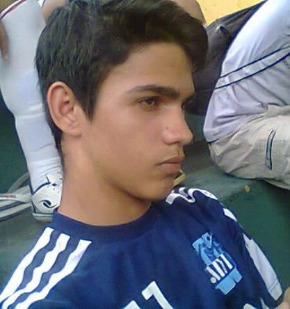 Gosto d futebol e d me divertir c amigos .