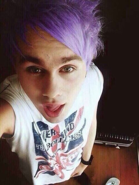 Please follow @5SecsOfSkate and I will follow you back !!