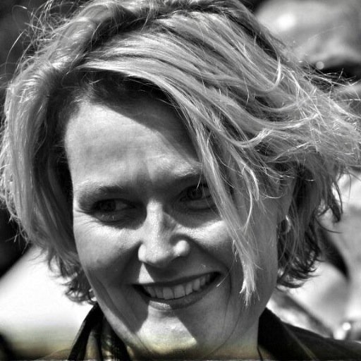 GZ Psycholoog • Systeemtherapeut • Trainer • EFT • moeder • geliefde • Verbindt hoofd en hart met eeuwenoude, universele wijsheid.