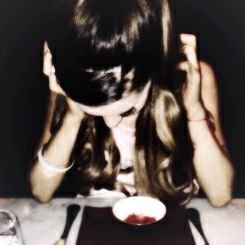 ‏‏‏‏‏‏‏‏‏‏‏‏‏اريانا مش عريانا...اه والله..وحيات امي..اه و ربونا. Amanda Styles ♥‎‎