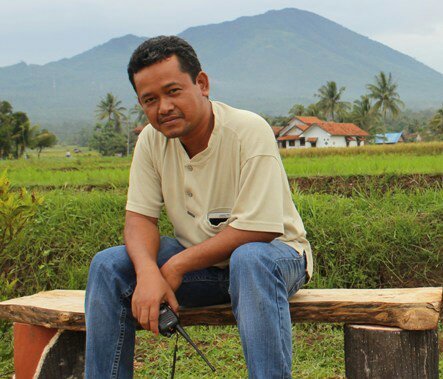 Pernah bekerja di Bagito Group hingga 2007. Sekarang di PT. Bisnis Banten... sebagai Dirut