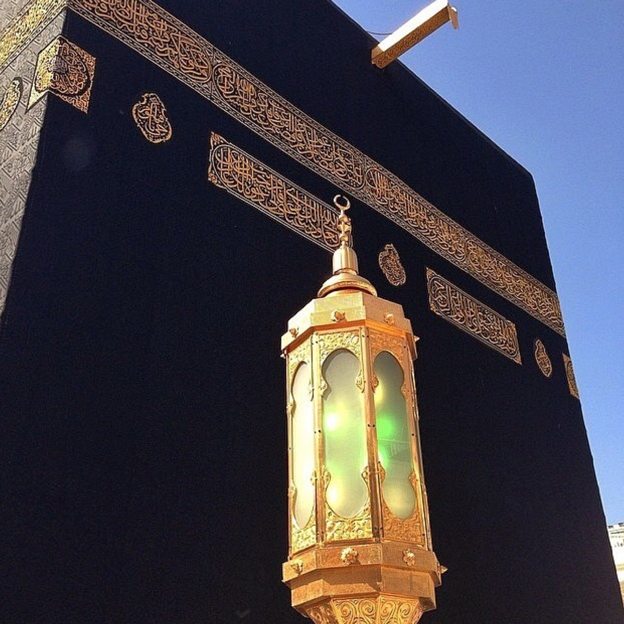 وإذا سألك عبادي عني فإني قريب أجيب دعوة الداعي إذا دعان فليستجيبوا لي وليؤمنوا بي لعلهم يرشدون