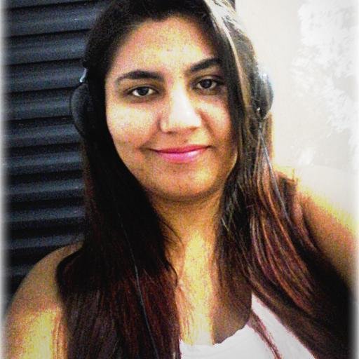 doce e simpática.  É um tanto ingênua e como é muito generosa, acredita na bondade das pessoas, que às vezes abusam de sua boa fé