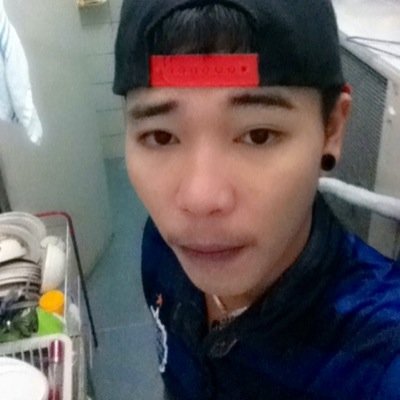 - ไม่ไช้คนดี และไม่ไช้คนเลว
  เป้นคนง่ายๆ อะไรก้ได้ พูดตรงและพูดต่อหน้าไม่ด่าลับหลับไคร