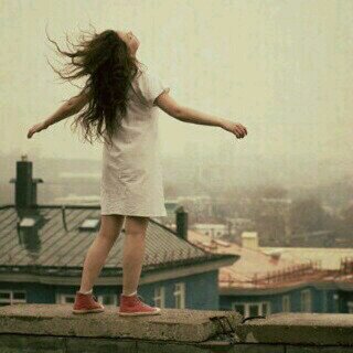 ‏ﻟﻧا اللھہ ي زﻣن ..  
             ﮐﻟھہ اﺣلام واﻣاﻧي.                                                          instagram:jooojoooo124