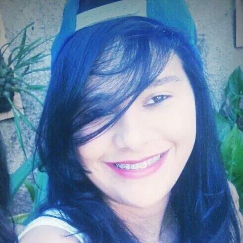 Quem sou eu ? ' aquela que está acima de você :B e abaixo de Deus . aquela que é convidada pra comunas viip - Eu sou TUDO (y)' Eu não me acho -  Sou realista !