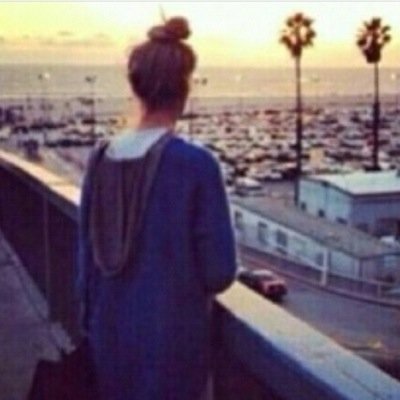 لا أُنثى تغلبني حظاً ما دمتُ حبيبة عينيك | 🔖🌸✨.'