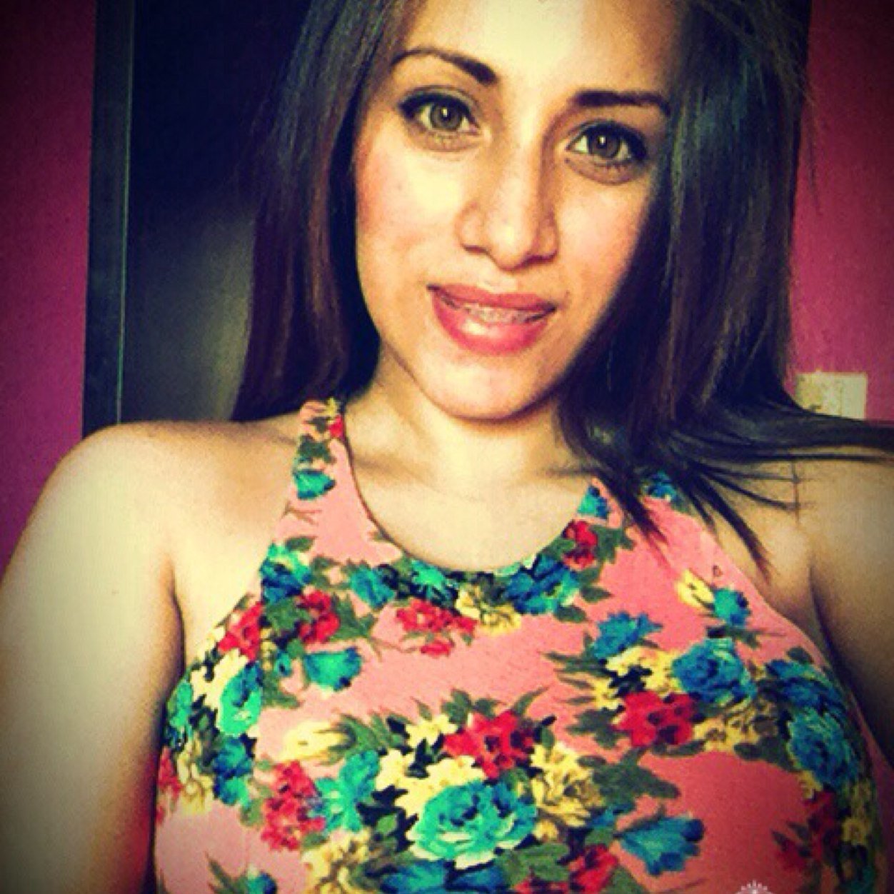 grecaastillo's profile picture. Que hablen que digan que inventen total yo no vivo de la gente !!