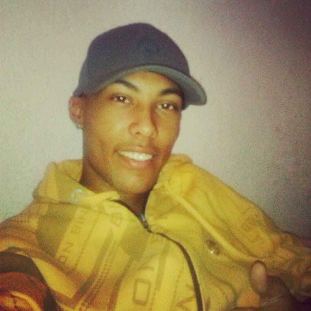 Adoro sair, curto cinema, smp fui sincero e humilde.
Pra quem gosta de mim 1 beijo, não gosta  2 beijos