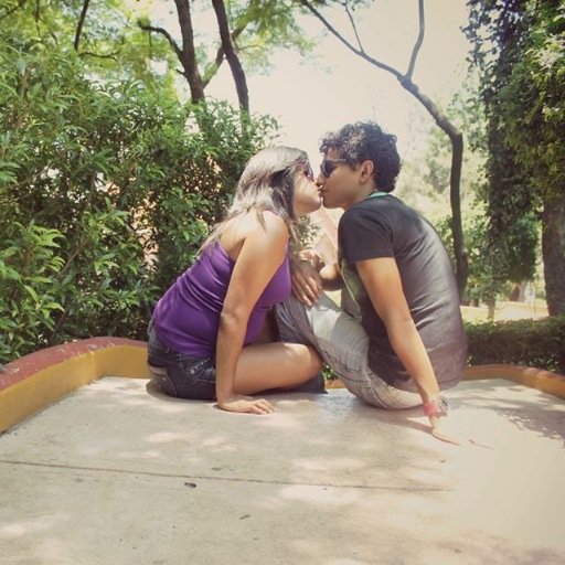 Estudiante de ciencias de la comunicación, me encanta la fotografía, amo a mi familia & a mi novio.. 3