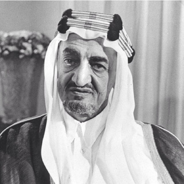 أن رحلت يوماً وقرأتم ماكتبت أسرقوا لي دقائق فقط وناجوا الله ان يغفر لي ماتقدم من ذنبي وماتأخر.