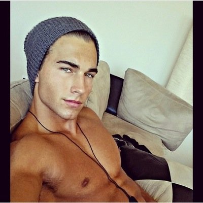 LA: Wilhelmina
Miami: Elite Models
London: D1 Models
Portland: Option