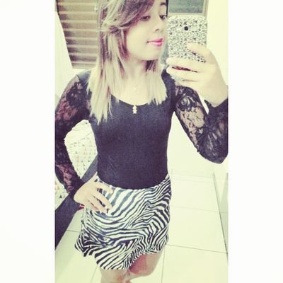 . . SEM APRESENTAÇÕES , pQ. PRAZER , é sÓ NA CAMMA * . ((:
https://t.co/yvYIYEeU48