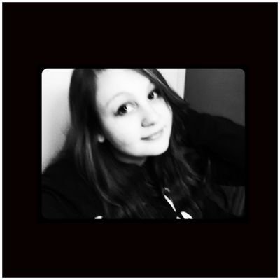 18, plays WoW, and is inlove with the most perfect boy ever.