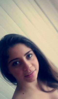 Akela que vive a vida intensamente; aproveitando cada segundo, cada minuto, resumindo cada instante como se fosse unico \o/