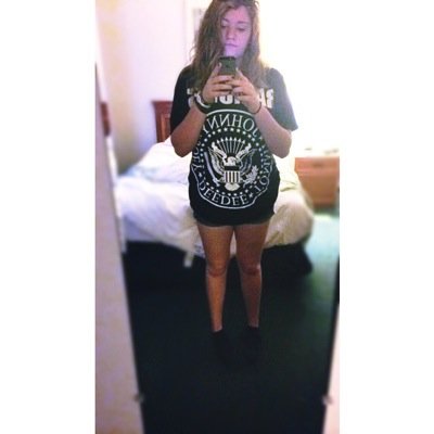 follow @KillerxClifford / ask for a follow back and a dm to 5/12 and beau brooks.