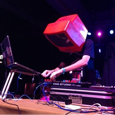 ATX based House/Weeb/Bass DJ • Maybe a TV. Maybe a giraffe. • (FKA Apex Predicate) • Main Twitter is @notcanti