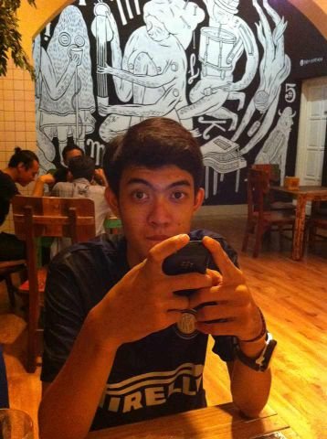 Berteman dengan biji kopi, bermusuhan dengan segala jenis kunci..