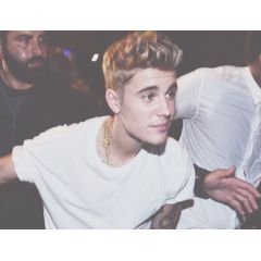 this is a free follow , so go follow @WytskeBelieber_ bc she gave you this free follow c: