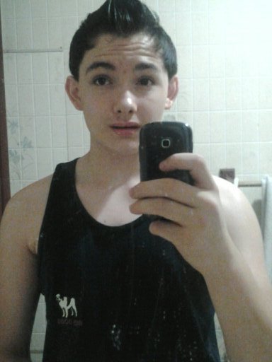 ï LöVë Mû§îç! im k¡ñd@ shy! (í write music).. i listen to just about any type of music!