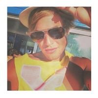 Abraham García.[Ganador de Supervivientes14] 'Exparticipante de Gandia Shore'. ''DJ''                  ♛Pones sonrisas a cada paso que dás♛