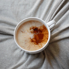 Yone_Yone's profile picture. Graphiste webdesigner - j'aime les chats et les tattoos.