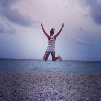 Me equivoco, vivo y aprendo. Soy humano, no perfecto, pero feliz !!!  A veces un niño puede hacerte ver un mundo totalmente diferente.... :-)