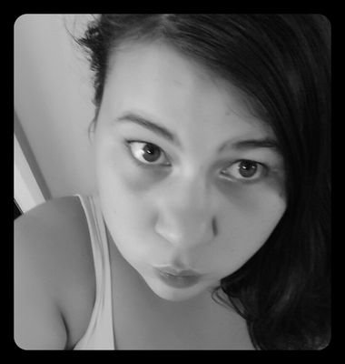hello I'm Chelsea as u can see I'm 24 and I love my life and my bf peter x