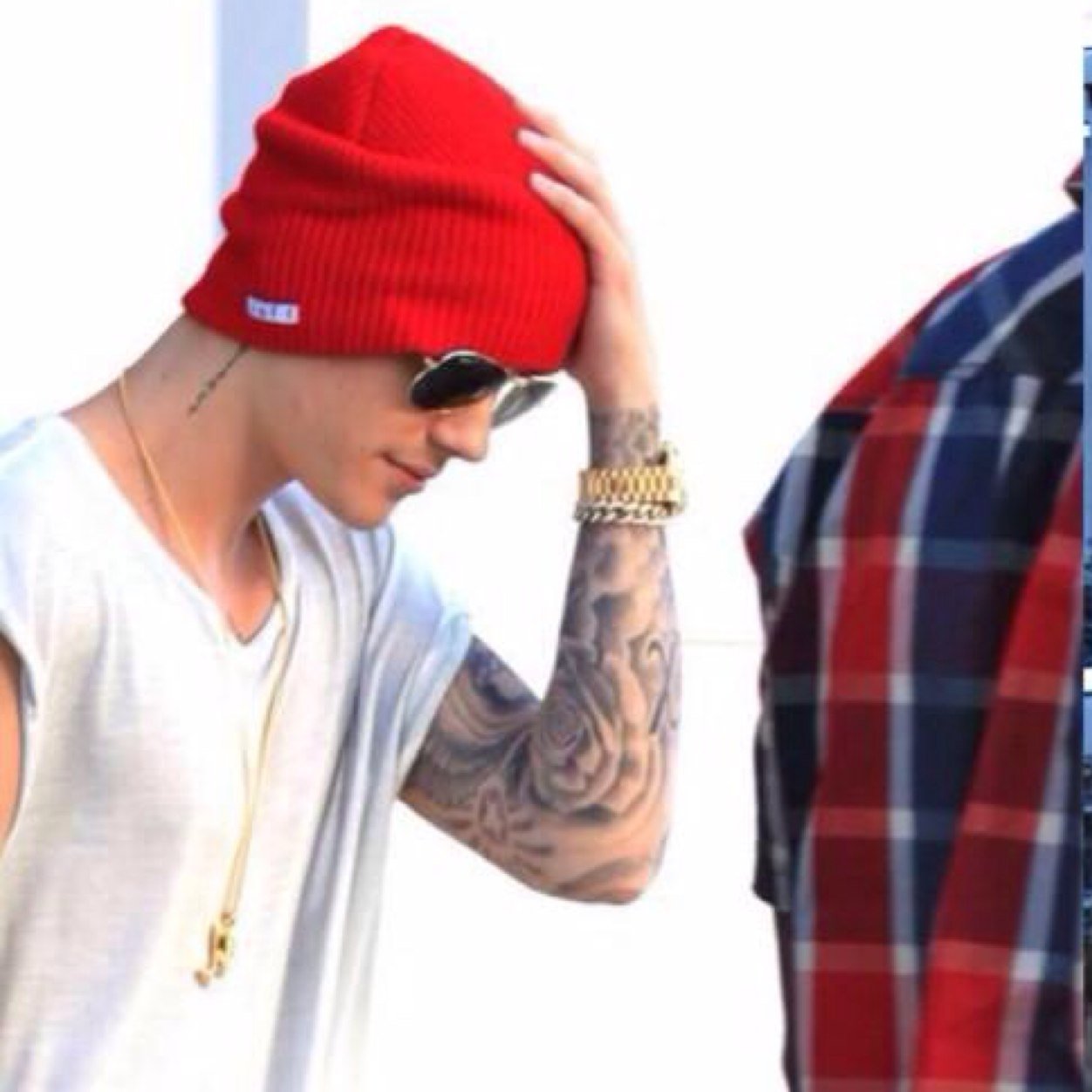 @justinbieber's official BACKUP. Let's make the world better. Get @shots and spread the love and positivity. ♛