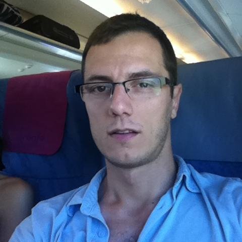 I'm just curious about everything. I like to travel.
I don't know yet what I'm waiting from Twitter. I'm using fcb and csf