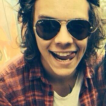 cuddlekinsharry's profile picture. i gave you this free follow so you should follow @tequilahes