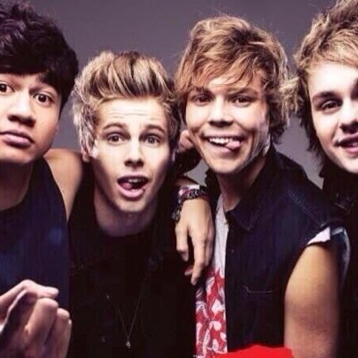 Please go and follow @x5sosupdxtesx helping you all get follows off 5SOS and dm's to 5/4