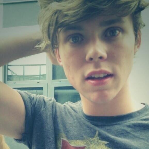 FREE FOLLOW BC YOU ARE FAB! x Follow this account @JuliacuestaJB -