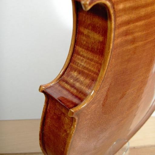 Ronald de Jongh-Maker of fine violins and viola's. This account is exclusively for my fellow makers around the globe.