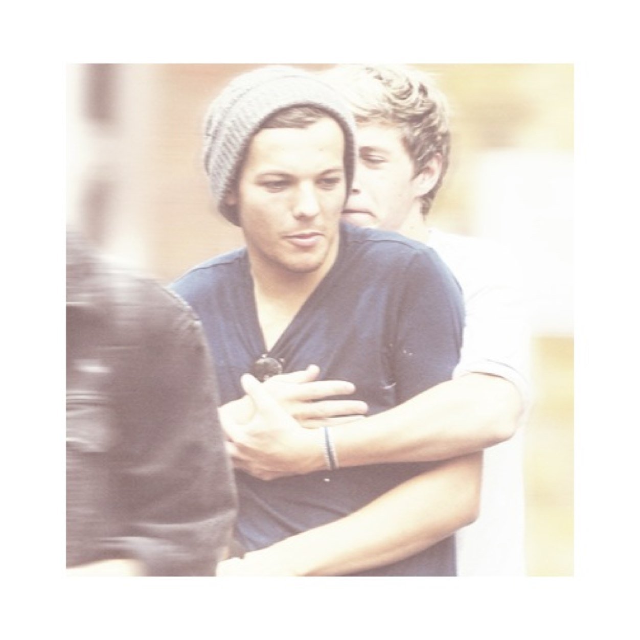 ❁ I gave you a free follow, so please follow @AntoniaPe_ or @nouissecretlove ❁