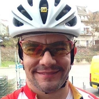 Engenheiro, Administrador. Empresário do ramo de bicicletas.