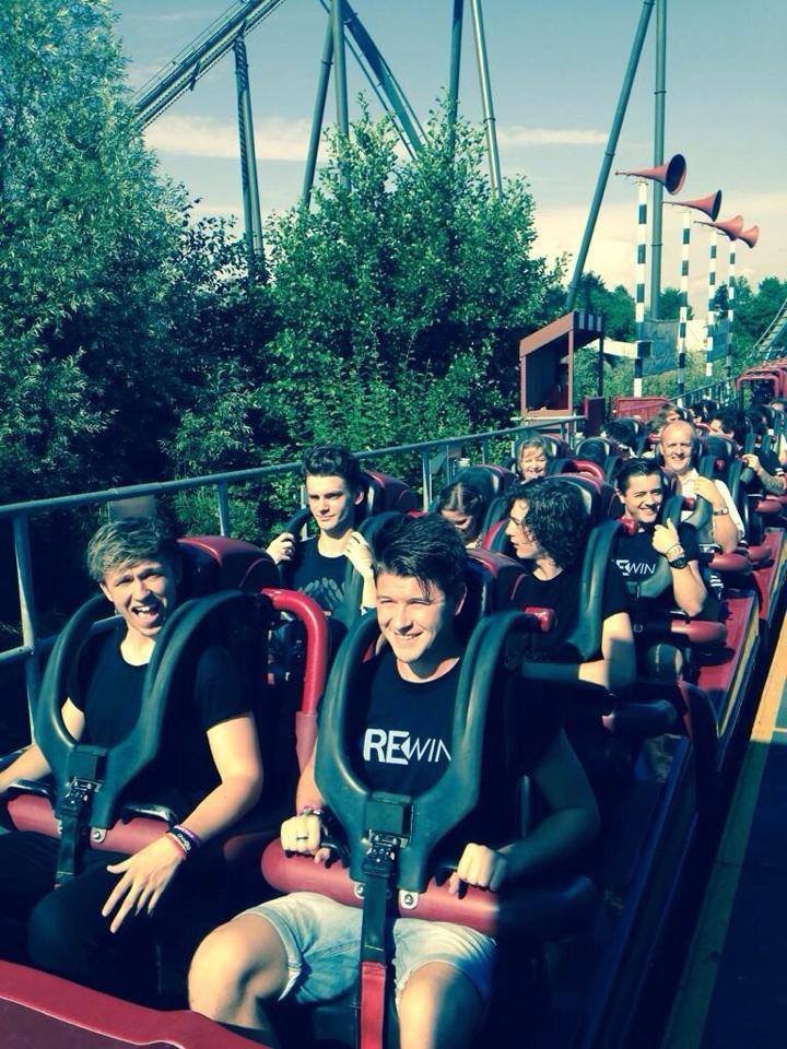Follow @rewind_music @ryan_rewind @james_rewind @lewis_rewind @jack_rewind and @kieranrewind https://t.co/ThsvrABFlc