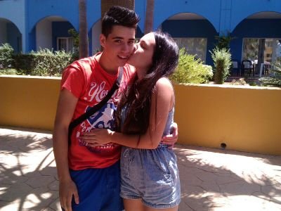 Siempre con una sonrisa en la cara aunque se me caiga el mundo encima. Soy inquieta, caprichosa, simpatica, cariniosa, sentimental... 3-2-2012 lE AMO!!