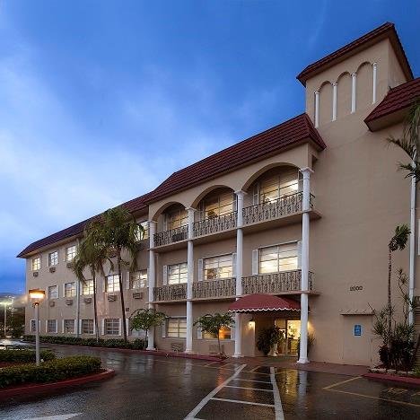 FLHRC33308's profile picture. FLHRC is a 155 bed skilled facility located at 2000 E. Commercial Boulevard with close proximity to Holy Cross Medical Center.