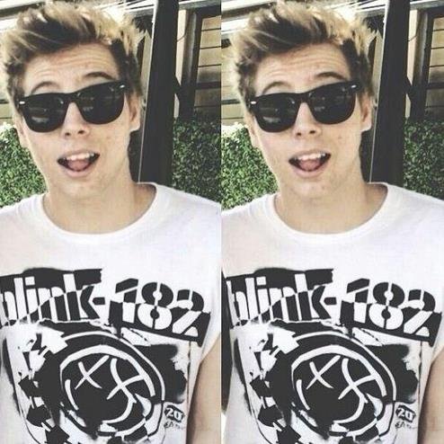 luke hemmings || Luanna è solo mia, guai a chi la tocca. || viva i pinguini.